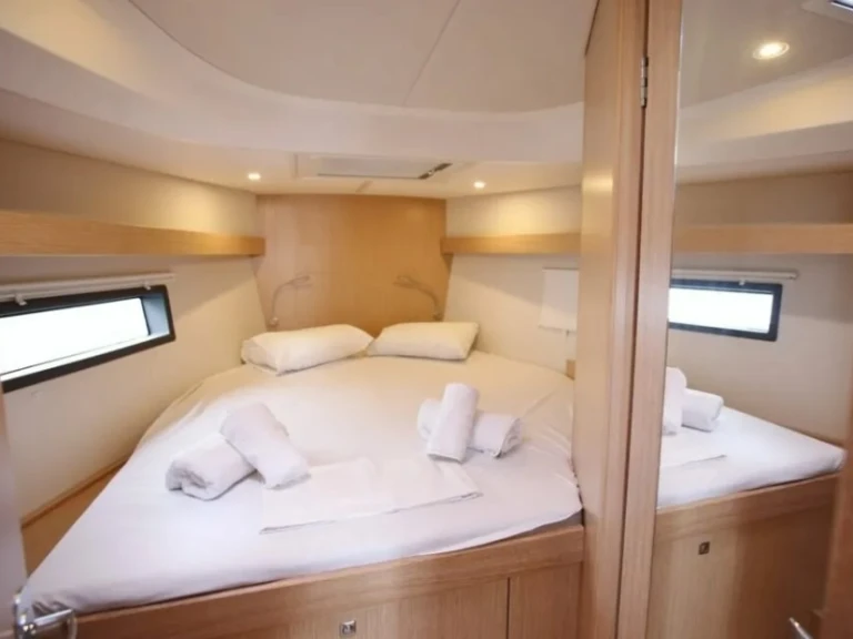 Sailboat to hire Lefkáda at the best price