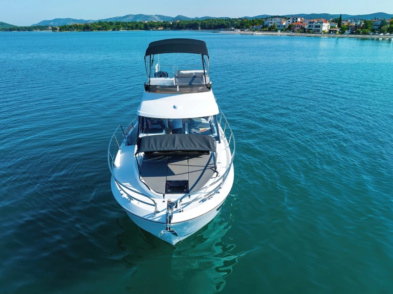 Charter a Bénéteau Antares 11 FLY in Biograd na Moru on Samboat