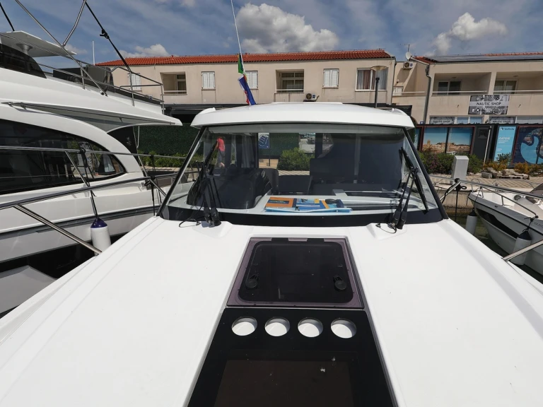 Motorboat hire in Biograd na Moru - Bénéteau Antares 9 OB