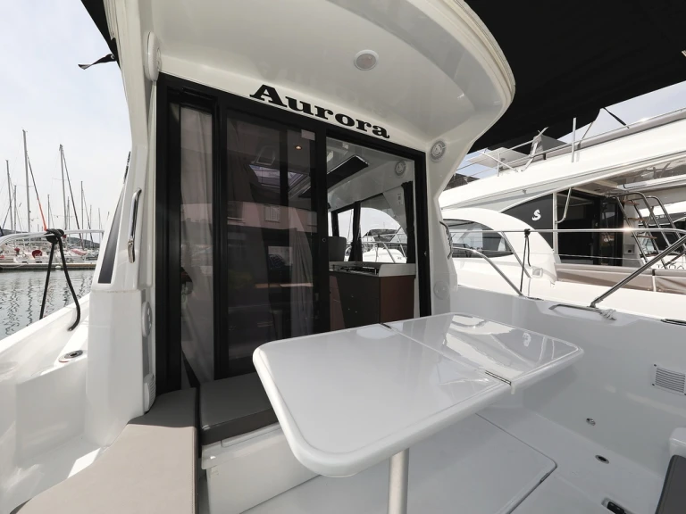 Charter a Bénéteau Antares 9 OB in Biograd na Moru on Samboat