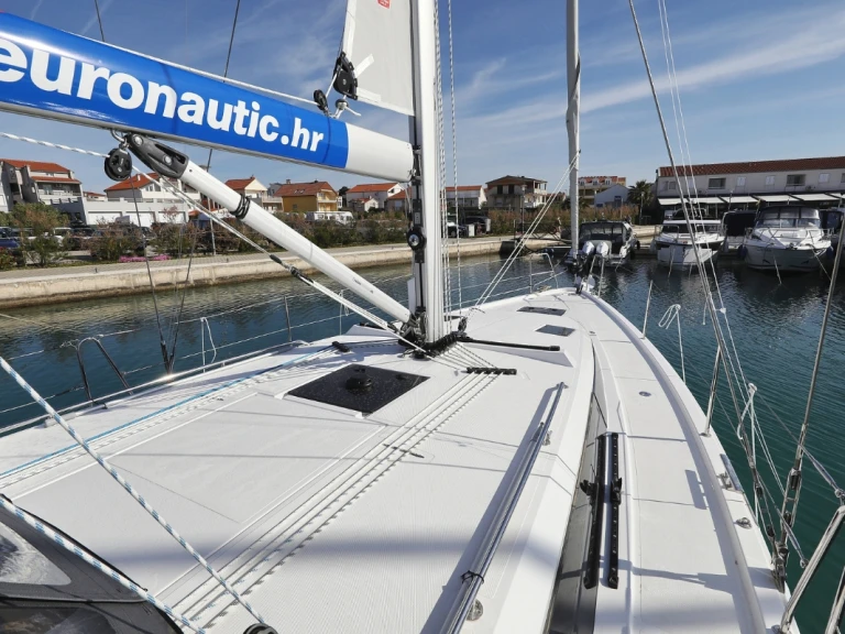 Yacht charter Biograd na Moru - Bavaria Bavaria C42 on SamBoat