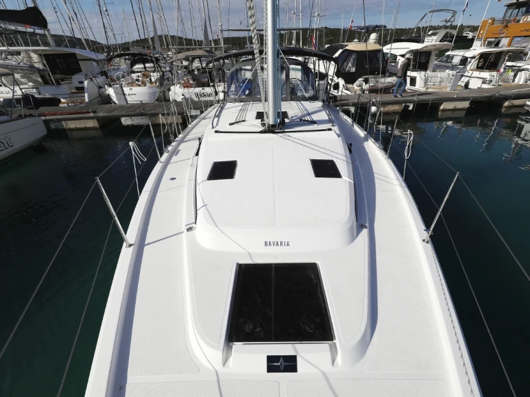 Hire a Bavaria Bavaria C42 Biograd na Moru