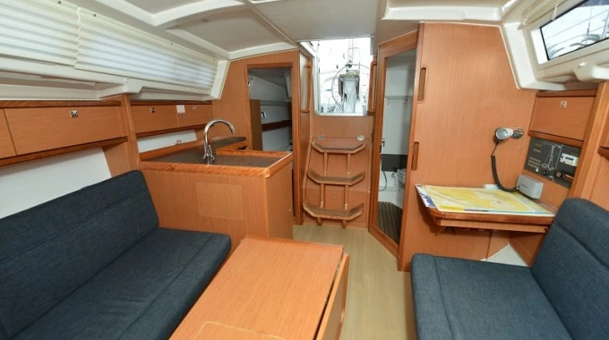 Charter a Bavaria Cruiser 33 in Biograd na Moru on Samboat
