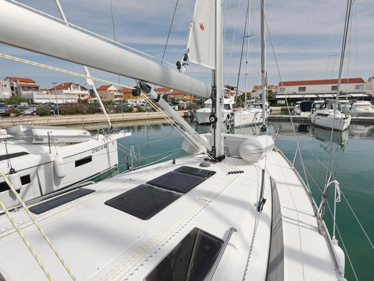Sailboat hire in Biograd na Moru - Bavaria Cruiser 37