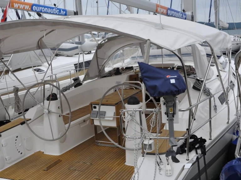 Charter a Bavaria Cruiser 40 in Biograd na Moru on Samboat