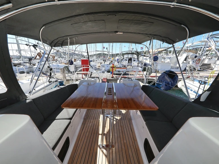 Hire a Elan Impression 40.1 Biograd na Moru