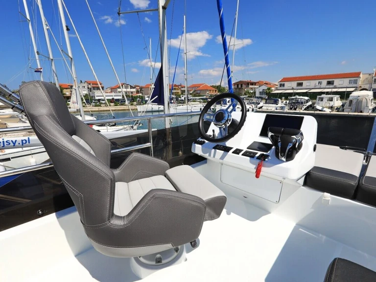 Yacht charter Biograd na Moru - Jeanneau Merry Fisher 1095 Fly on SamBoat