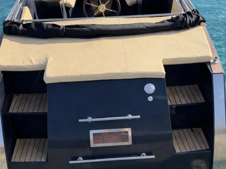 Hire a Maxima 730 open Blanes