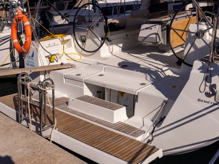 Hire Sailboat Bénéteau with a boat licence