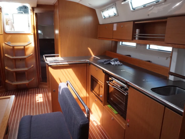Charter a Bavaria Cruiser 45 in Lemmer on Samboat