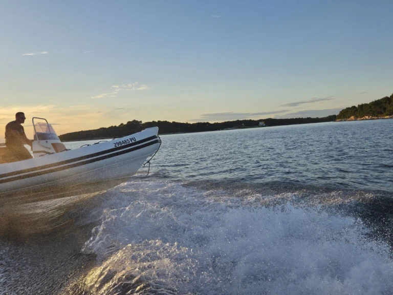 RIB hire in Pula - Tiger Proline 620