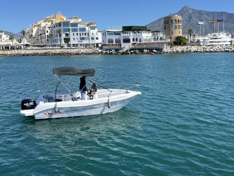 Hire Motorboat voraz with a boat licence