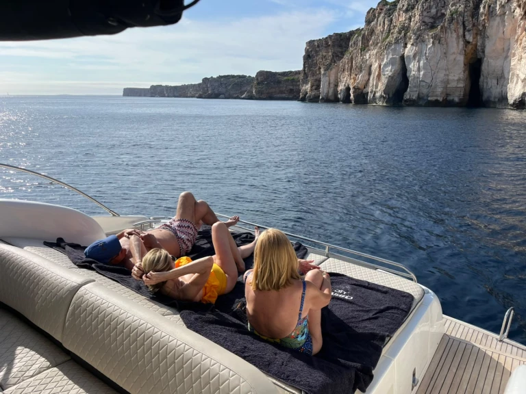 Yacht hire Mahón cheap Princess V58