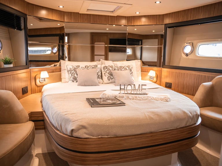 Motorboat to hire Naples at the best price