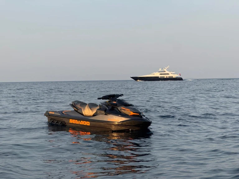 Hire Jet ski with or without skipper Sea-Doo Saint-Tropez