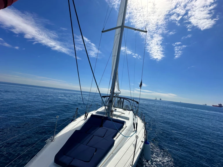 Sailboat hire in Barcelona - Bénéteau Oceanis 393 Clipper