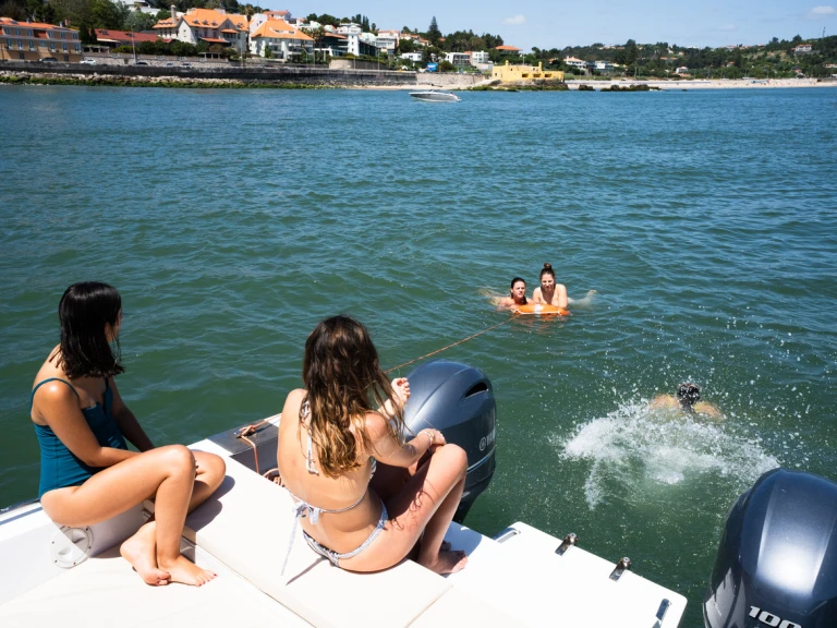 Yacht hire Lisbon cheap YAMAHA 200 hp