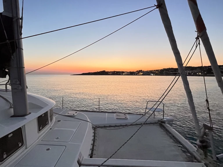 Charter a Lagoon Lagoon 380 S2 in Policoro on Samboat