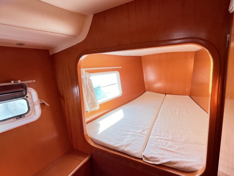 Catamaran to hire Policoro at the best price