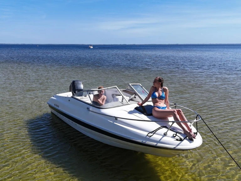 Yacht charter Biscarrosse - Bayliner Bayliner 1802 Capri Cuddy on SamBoat