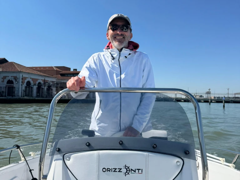 Hire a Orizzonti Calipso Venice
