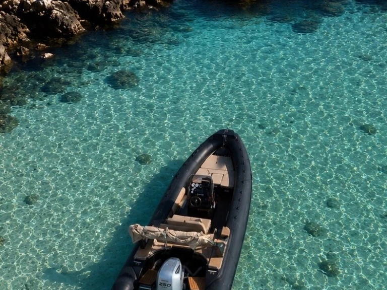 Hire RIB gomini with a boat licence
