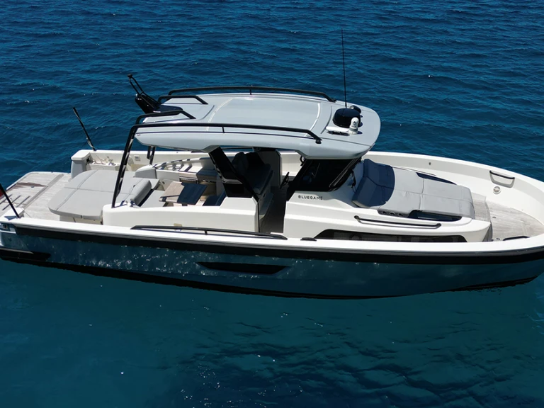 Hire Motorboat blue game with a boat licence