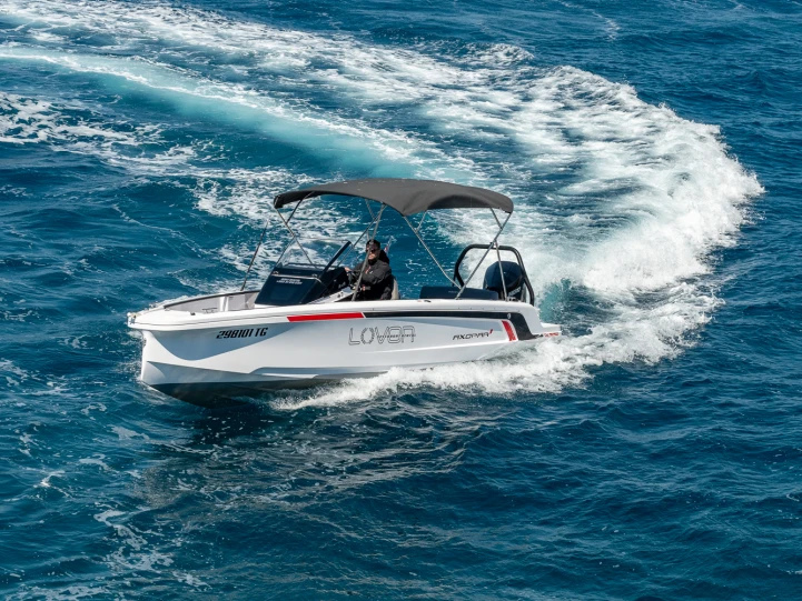 Yacht hire Split cheap 22 Spyder