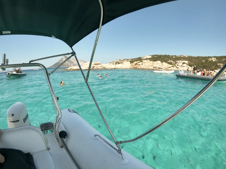 Motorboat hire in Porto San Paolo - Quicksilver Activ 595 Cruiser