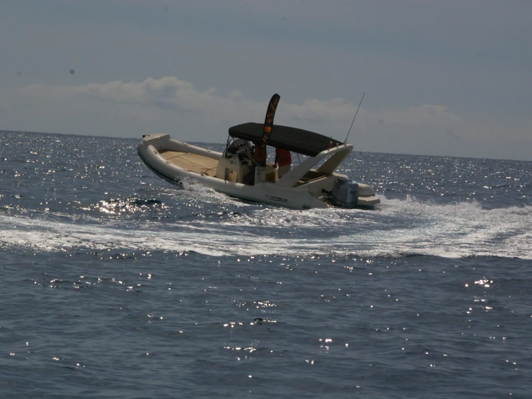 Hire a Nautica Led Nautica Led 680 Sanremo