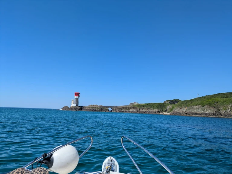 Hire Motorboat Quicksilver with a boat licence