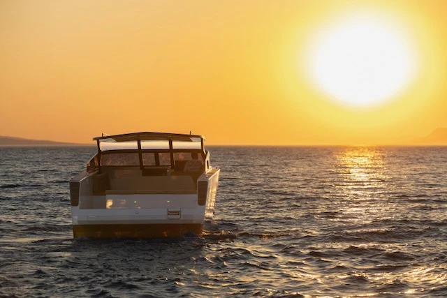 Hire a Felix 37 Felix 37 Makarska
