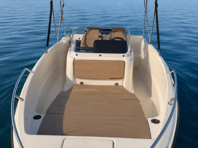 Motorboat to hire Saint-Laurent-du-Var at the best price
