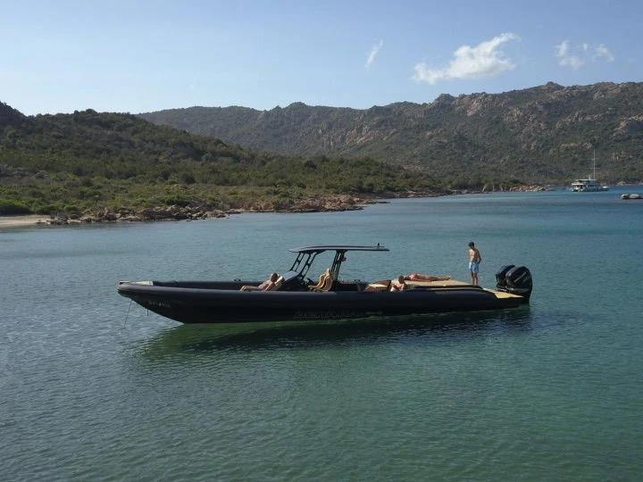 Hire a Bernico Rxp13 Baie de Figari