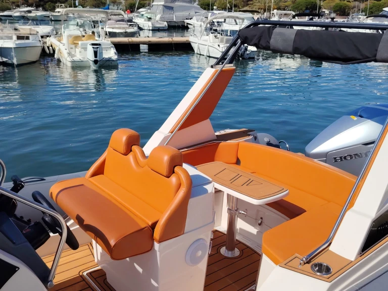 Yacht hire France cheap 750 TL