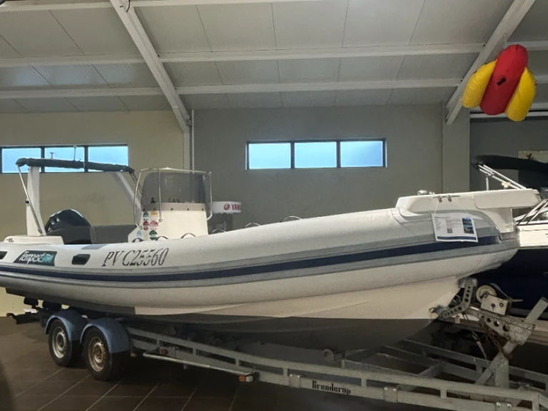 Hire a Capelli Tempest 750 Biscarrosse