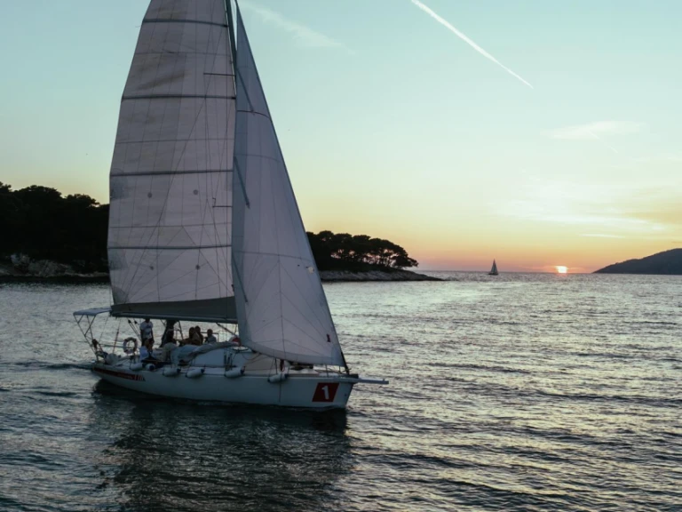 Yacht hire Hvar cheap Jod 35