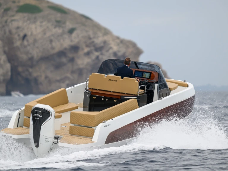 Hire Motorboat Zephyr with a boat licence