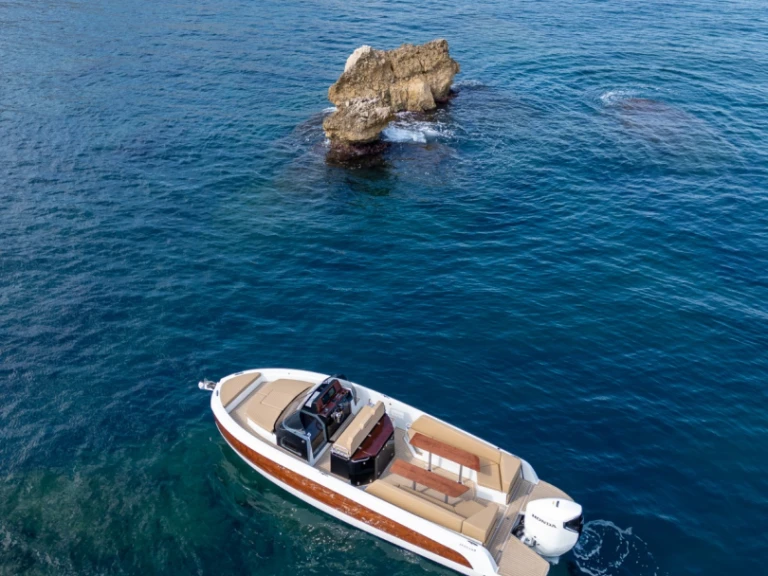 Zephyr Zephyr 900 charter bareboat or skippered in  Llançà