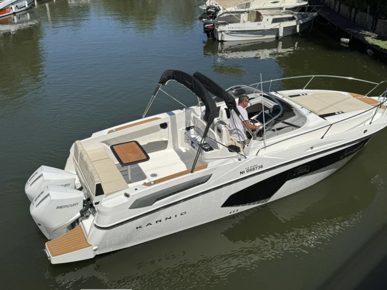 Hire Motorboat Karnic with a boat licence