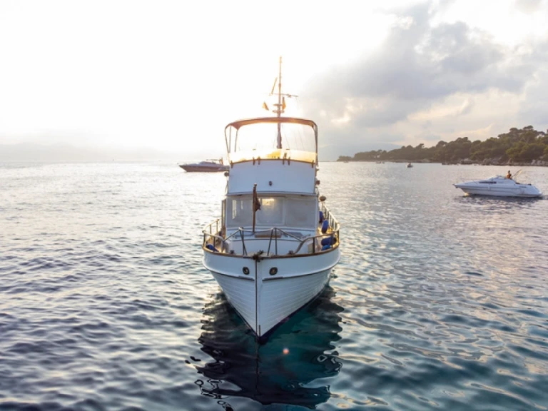 Yacht hire Cannes cheap Grand Banks 36 Classic