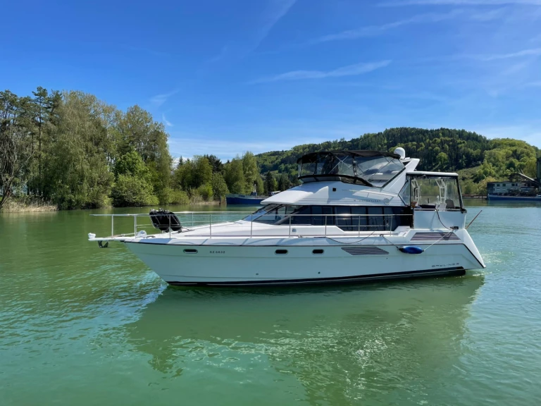 Bayliner 45 charter bareboat or skippered in  Wädenswil