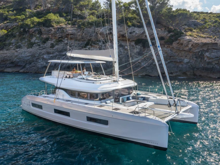Hire Catamaran with or without skipper Lagoon Nisida