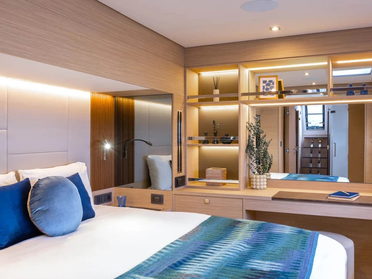 Hire Catamaran Lagoon with a boat licence