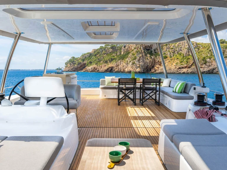 Catamaran to hire Nisida at the best price
