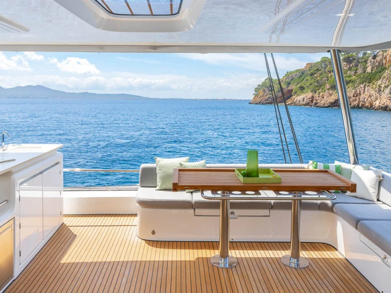 Yacht charter Nisida - Lagoon Lagoon 60 on SamBoat