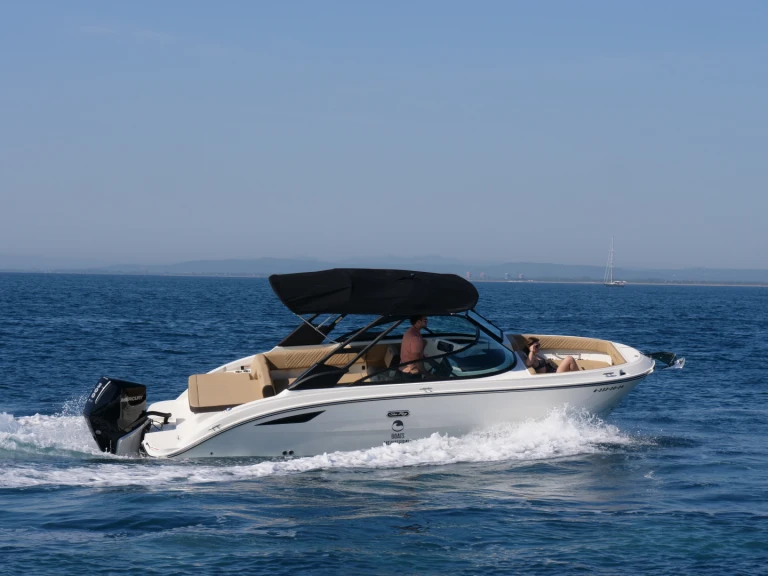 Motorboat hire in Roses - Sea Ray SDX OB