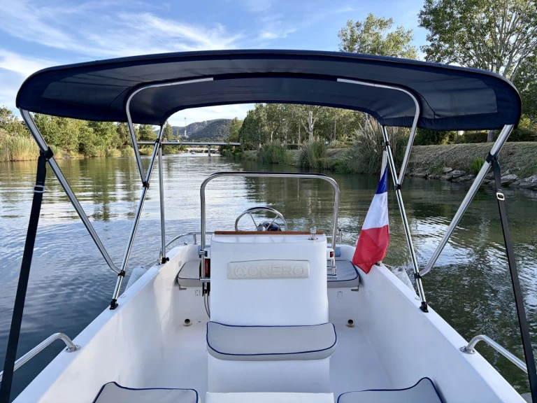 Hire Motorboat Conero with a boat licence
