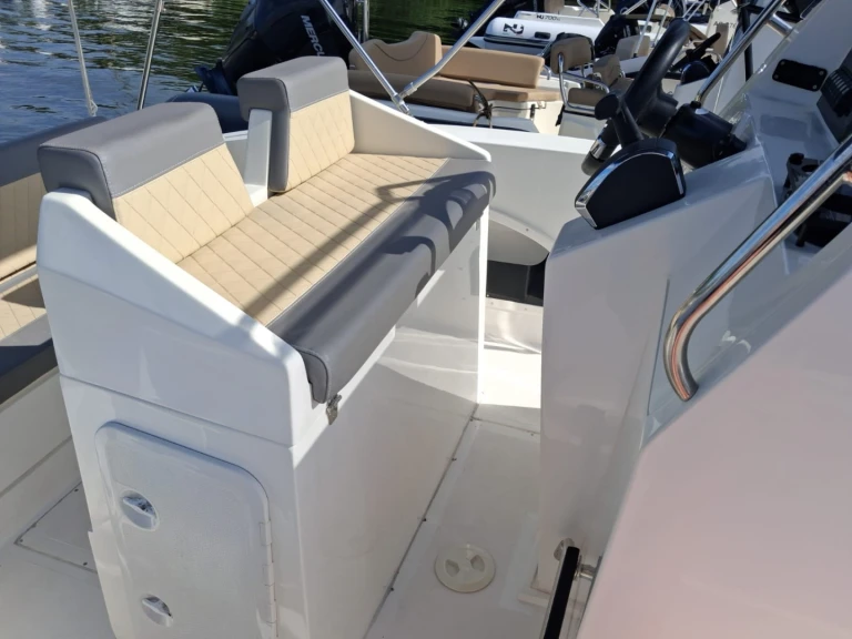 Hire a Nireus CL 620 Sanguinet