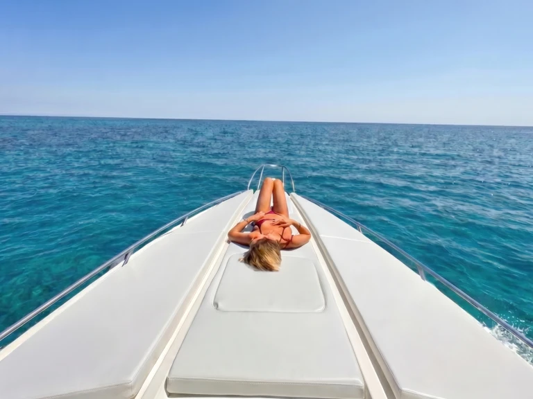 Yacht hire Cannigione cheap 35